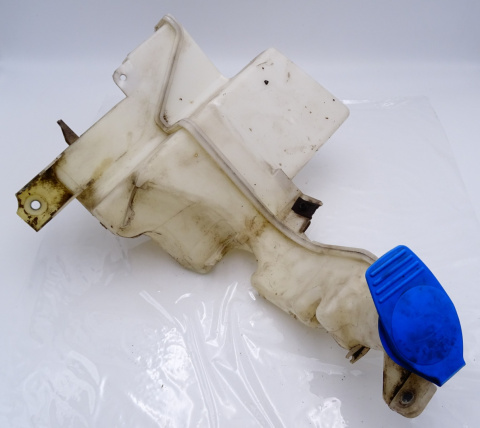 ZBIORNICZEK SPRYSKIWACZY VW PASSAT B6 3C0955453P ZBIORNICZEK SPRYSKIWACZY VW PASSAT B6 3C0955453P