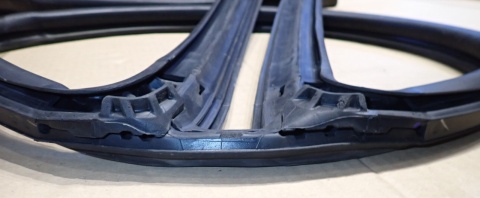 SUBARU LEGACY IV '08R KOMBI LIFT USZCZELKA PRAWA SŁUPKA DRZWI