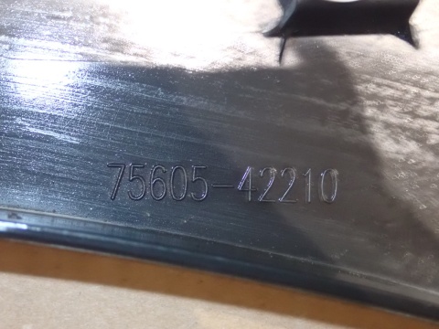 TOYOTA bZ4X SUBARU Solterra listwa nakładka błotnika prawy tył 75605-42210