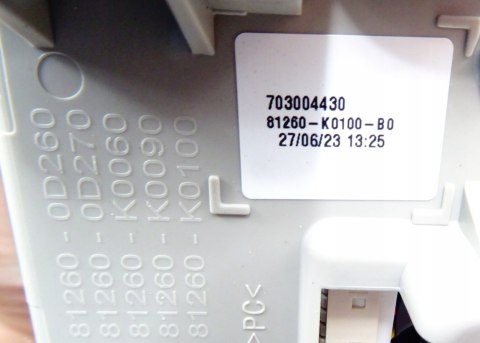 TOYOTA YARIS CROSS YARIS IV LAMPKA WEWNĘTRZNA 81260-K0100-B0 jak nowa