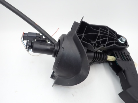 BERLINGO DOBLO COMBO PROACE pedał sprzęgłą wysprzęglik JAK NOWY 98208861800