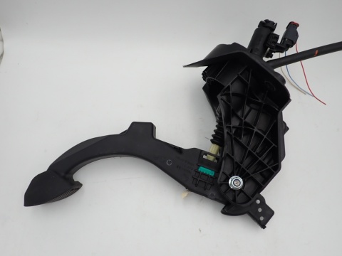 BERLINGO DOBLO COMBO PROACE pedał sprzęgłą wysprzęglik JAK NOWY 98208861800