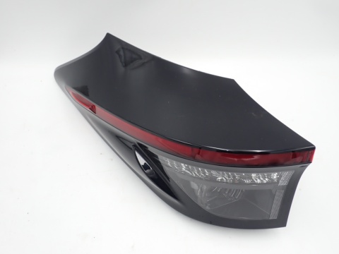 Toyota Yaris Cross LAMPA LEWY TYŁ BŁOTNIK LED 815600DE20 - JAK NOWA OE EU