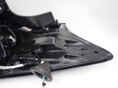 Toyota Yaris Cross LAMPA LEWY TYŁ BŁOTNIK LED 815600DE20 - JAK NOWA OE EU