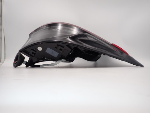 Toyota Yaris Cross LAMPA PRAWY TYŁ BŁOTNIK LED 815500DE20 - JAK NOWA OE EU