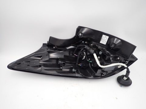 Toyota Yaris Cross LAMPA PRAWY TYŁ BŁOTNIK LED 815500DE20 - JAK NOWA OE EU