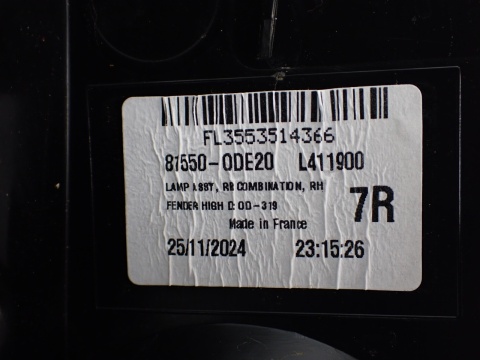 Toyota Yaris Cross LAMPA PRAWY TYŁ BŁOTNIK LED 815500DE20 - JAK NOWA OE EU