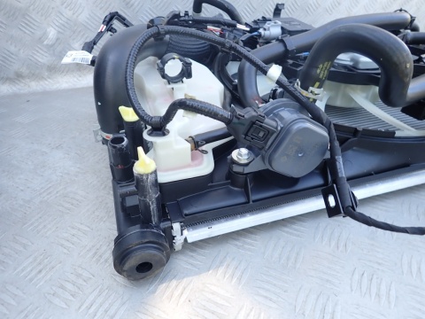 TOYOTA YARIS CROSS ZESTAW CHŁODNIC CHŁODNICA WENTYLATO KOMPLET - JAK NOWY OE EUROPA 4221367672