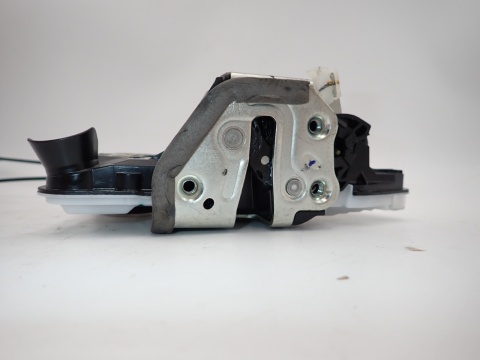 TOYOTA COROLLA E21 XII ZAMEK DRZWI PRAWY PRZÓD 4 PIN - jak nowy EUROPA OE