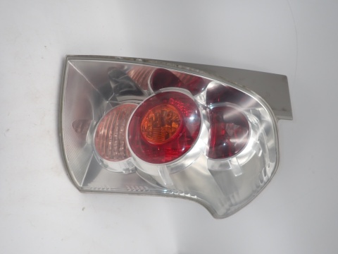 TOYOTA COROLLA VERSO LIFT lampa prawy tył PT0F-01 OF-01 FARBA kpl + wkład OE EUROPA