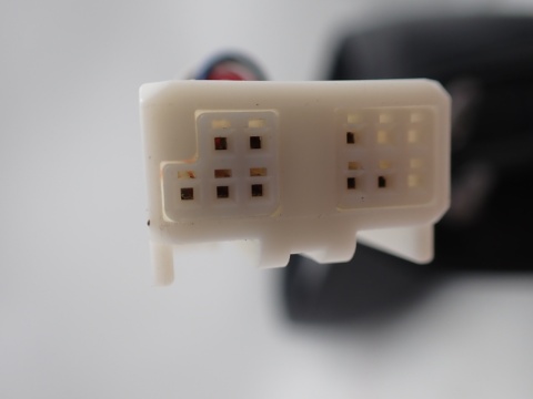 TOYOTA YARIS CROSS LUSTERKO LEWE 8 PIN KOD 10202200 LAKIERU 6X1 - JAK NOWE OE EUROPA