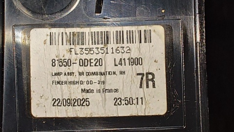 Toyota Yaris Cross LAMPA PRAWY TYŁ BŁOTNIK LED 815500DE20 - JAK NOWA OE EU